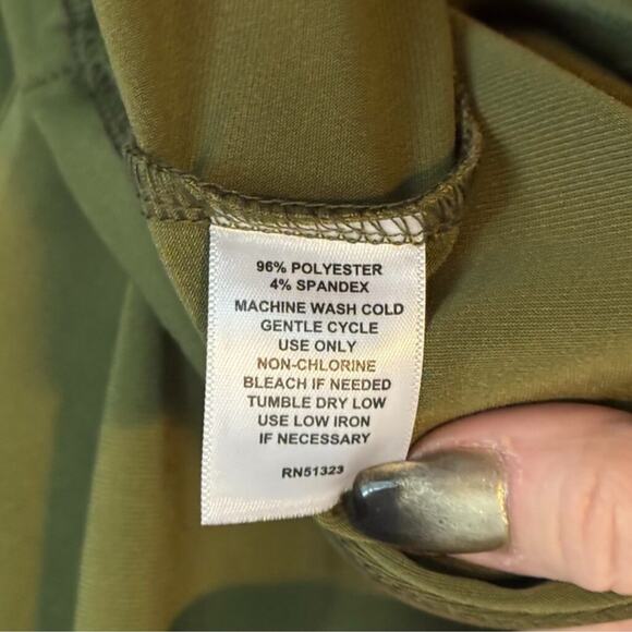 Halogen Olive Green V-Neck Tank Top Small NWT Stretch Knit Blouse - Picture 4 of 4